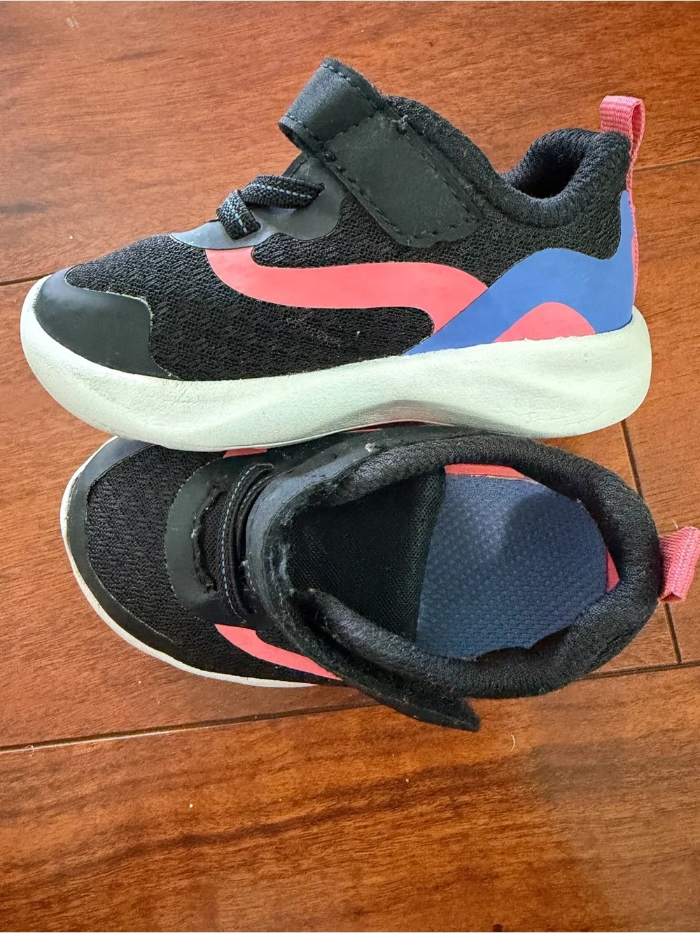 Kids Black and Pink Lightweight Hook-and-Loop Sneakers Size 5